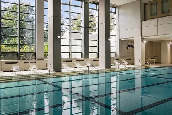 琵琶湖マリオットホテルの25m × 10m本格屋内温水プール｜マリオットシルバー以上で無料