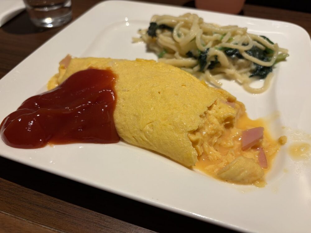シェラトン・グランデ・トーキョーベイ・ホテルの朝食ビュッフェで焼いてもらったオムレツ